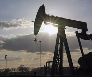 Нефть пытается восстановиться после разгромных распродаж Нефть пытается восстановиться после разгромных распродаж