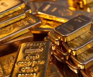 Курс золота внезапно снизился, инвесторы не готовы толкать цены выше