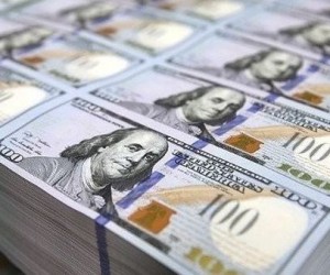 Курс доллара США упал до самого низкого уровня за год Курс доллара США упал до самого низкого уровня за год