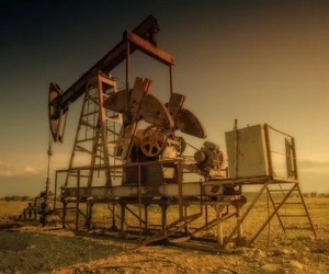 Нефть пытается реабилитироваться после вчерашних неудач Нефть пытается реабилитироваться после вчерашних неудач