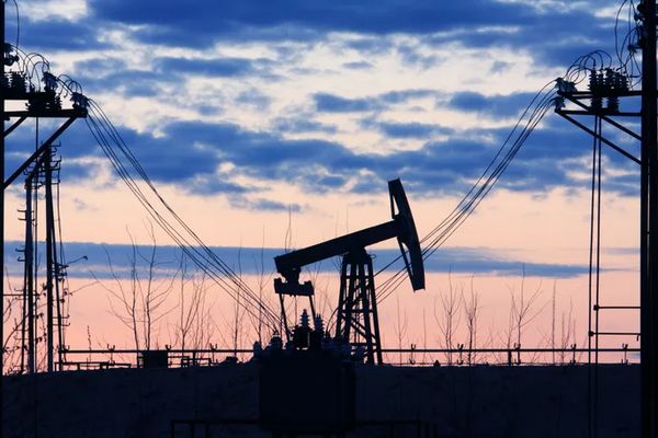 Цена нефти сильно выросла, эксперт указал на ряд причин