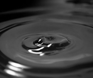 Нефть растет в надежде на экономическое стимулирование Нефть растет в надежде на экономическое стимулирование