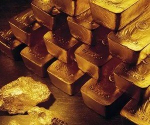 Цена золота на мировом рынке удерживает исторический максимум