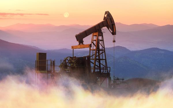 Цены на нефть ослабли несмотря на риск непогоды в Мексиканском заливе