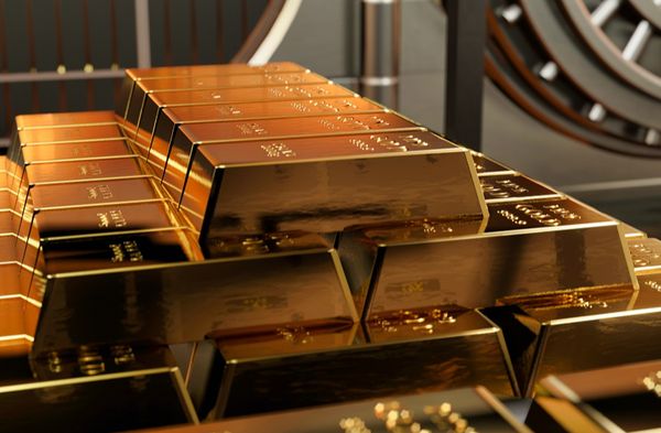 Цена золота игнорирует сильный доллар и продолжает рост