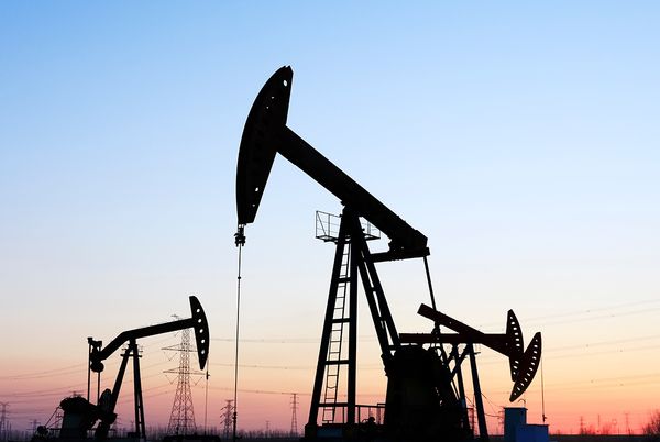 Курс нефти: Резкий рост сменился повсеместными распродажами