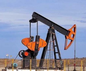Цена нефти выросла после сообщений об атаке на нефтяные объекты Ирана Цена нефти выросла после сообщений об атаке на нефтяные объекты Ирана