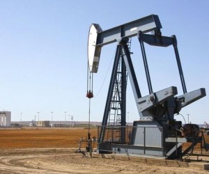 Мировые цены на нефть завершают неделю под давлением Мировые цены на нефть завершают неделю под давлением
