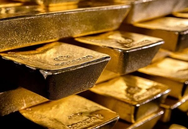 Без шансов на рост: Цена тройской унции золота под давлением доллара