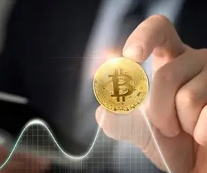 Криптовалютный рынок удерживает позиции после распродажи: биткоин остается выше $62 тыс., несмотря на сильный доллар