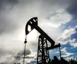 Нефть скорректировалась после резкого роста на фоне
