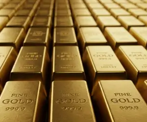 Золото дорожает на фоне ослабления доллара и надежд на прогресс в переговорах США и Ирана