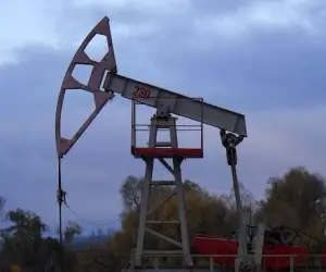Нефть немного подешевела на фоне новых дипломатических