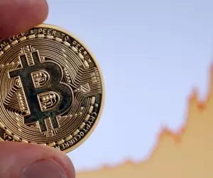 Биткоин удерживает рост на фоне притока средств в ETF и высокой доходности облигаций