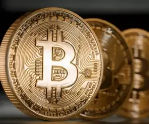 Биткоин удерживается у $79 000 после отката от
