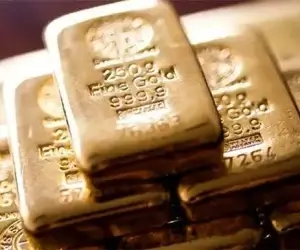 Золото упало почти на 2% на фоне эскалации конфликта