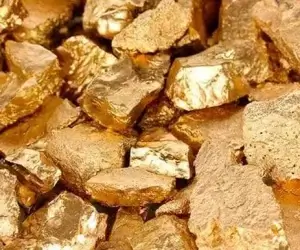 Курс золота устремился выше $4350 перед решением ФРС и