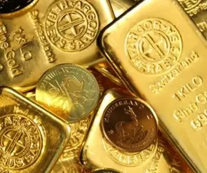 Золото отступило ниже $4400 в ожидании новых сигналов