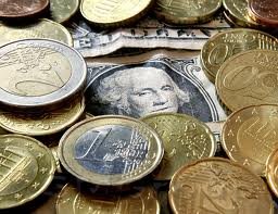 Евро укрепился против доллара, но инвесторы не расслабляются