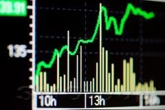 На предыдущей торговой сессии рубль значительно укрепился против основных валют